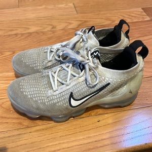 NIKE YOUTH VAPORMAX SNEAKER